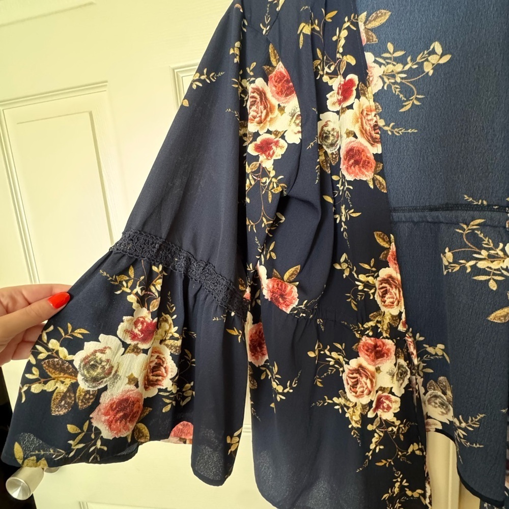 Davi & Dani Navy Floral Kimono - Picture 2 of 5